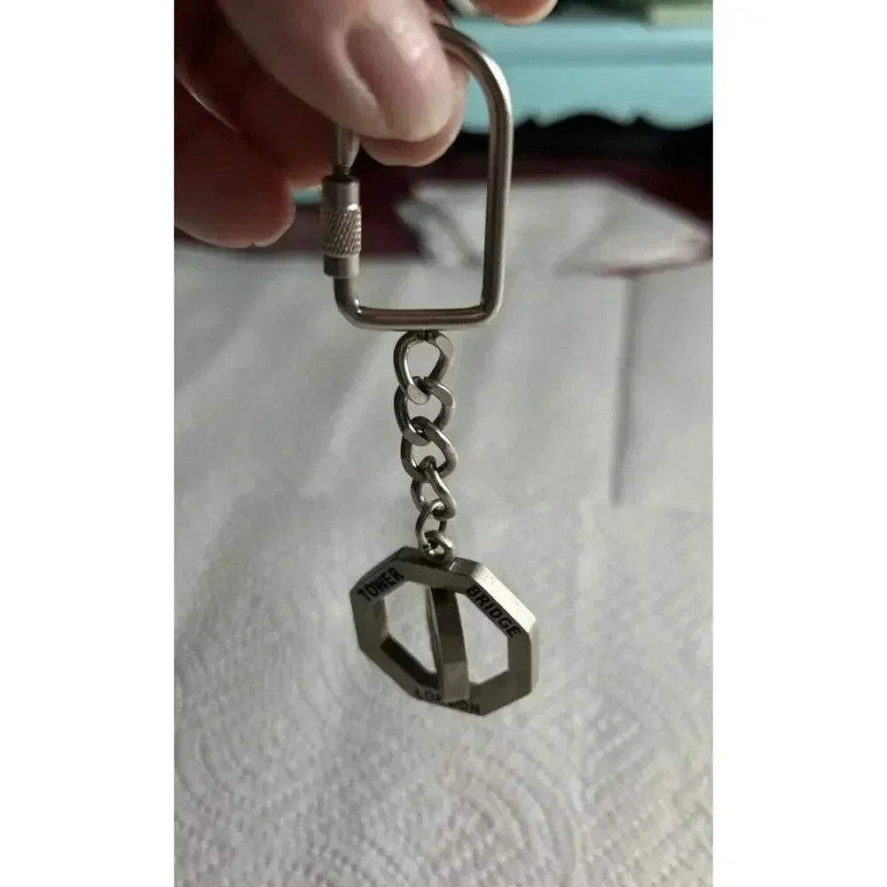 London Spinner Keychain England Souvenir City Sights Spinning Center Keyring